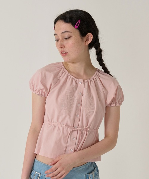 TINA:JOJUN(ティーナジョジュン)の「刺繍入り ウエストリボンブラウス TINA:JOJUN(シャツ/ブラウス・レディース・ピンク/クリーム・M)」の9枚目の写真