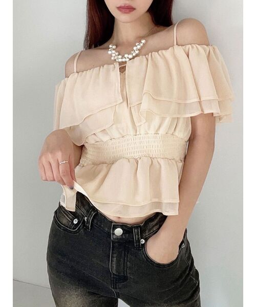 RESEXXY(リゼクシー)の「オフショルシャーリングチュニック(シャツ/ブラウス・レディース・ブラック/イエロー/ホワイト・FREE)」の3枚目の写真