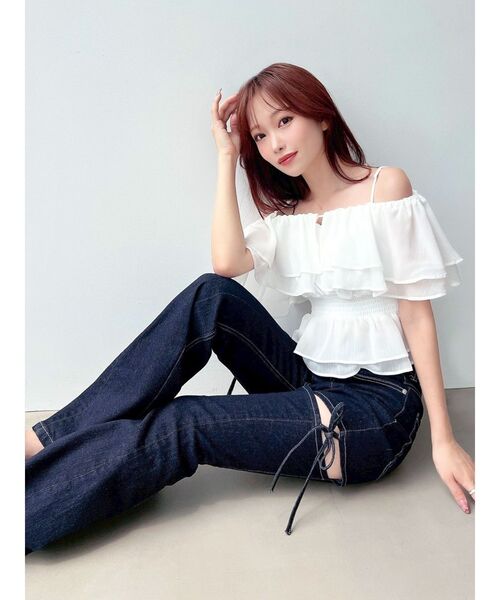 RESEXXY(リゼクシー)の「オフショルシャーリングチュニック(シャツ/ブラウス・レディース・ブラック/イエロー/ホワイト・FREE)」の12枚目の写真