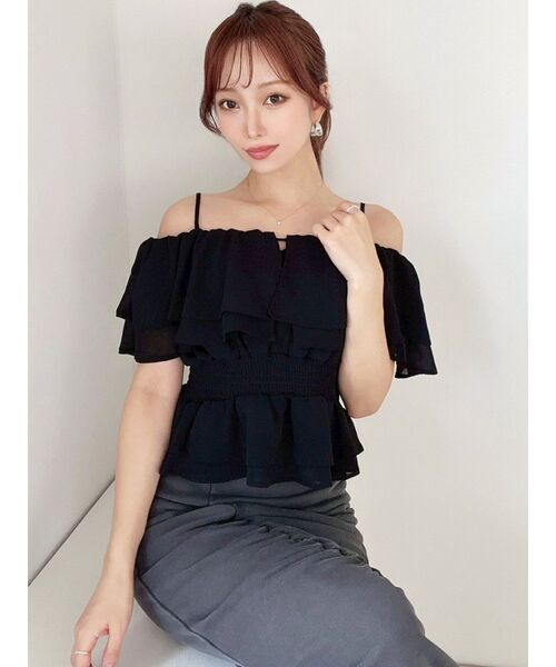 RESEXXY(リゼクシー)の「オフショルシャーリングチュニック(シャツ/ブラウス・レディース・ブラック/イエロー/ホワイト・FREE)」の22枚目の写真