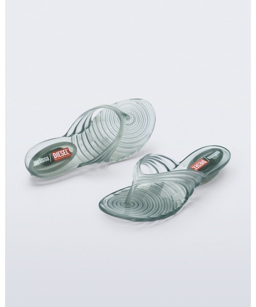 melissa(メリッサ)の「MELISSA QUANTUM THONG + DIESEL AD(サンダル・レディース・クリアレッド/ライトブルー/ライトピンク/ブラック/イエロー/シルバー・39/38/35-36/37)」の2枚目の写真