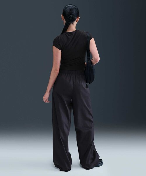 NIKE(ナイキ)の「ナイキ スポーツウェア チル ニット ウィメンズ タイト ショートスリーブ クロップド モックネック トップ / Nike Sportswear Chill Knit Women's Tight Short-Sleeve Cropped Mock-Neck Top HV2507-010 Black(Tシャツ/カットソー・レディース・ブラック・XL/L/XS/S/M)」の15枚目の写真