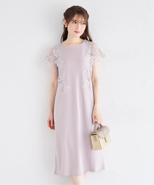 tocco closet(トッコ クローゼット)の「接触冷感♪サイドフラワーレース付きカットソーワンピース(ワンピース・レディース・グレイッシュベージュ/カーキ/ピンク/オフホワイト・M)」の3枚目の写真