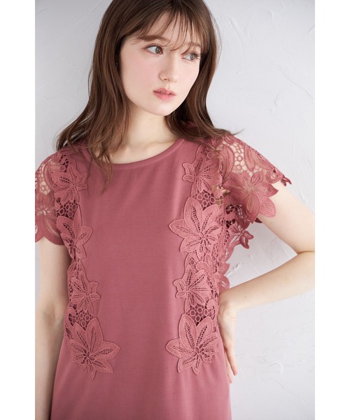 tocco closet(トッコ クローゼット)の「接触冷感♪サイドフラワーレース付きカットソーワンピース(ワンピース・レディース・グレイッシュベージュ/カーキ/ピンク/オフホワイト・M)」の10枚目の写真