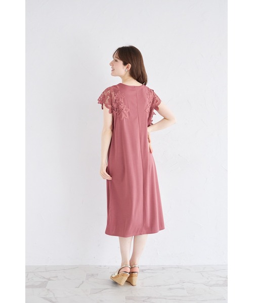 tocco closet(トッコ クローゼット)の「接触冷感♪サイドフラワーレース付きカットソーワンピース(ワンピース・レディース・グレイッシュベージュ/カーキ/ピンク/オフホワイト・M)」の6枚目の写真
