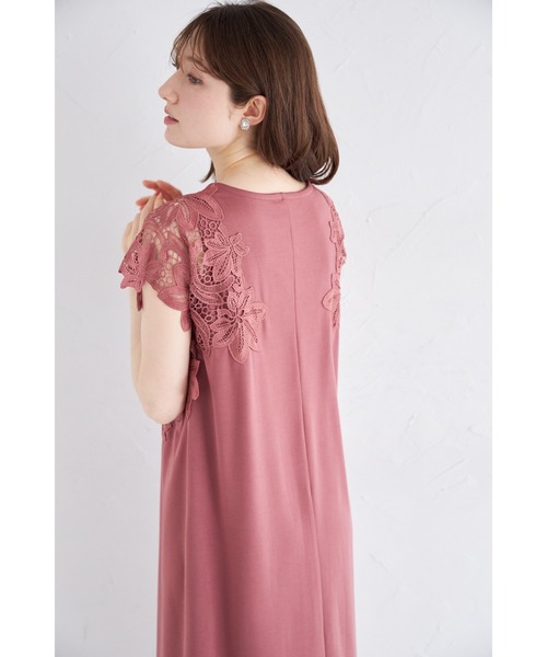 tocco closet(トッコ クローゼット)の「接触冷感♪サイドフラワーレース付きカットソーワンピース(ワンピース・レディース・グレイッシュベージュ/カーキ/ピンク/オフホワイト・M)」の8枚目の写真