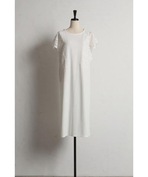 tocco closet(トッコ クローゼット)の「接触冷感♪サイドフラワーレース付きカットソーワンピース(ワンピース・レディース・グレイッシュベージュ/カーキ/ピンク/オフホワイト・M)」の12枚目の写真