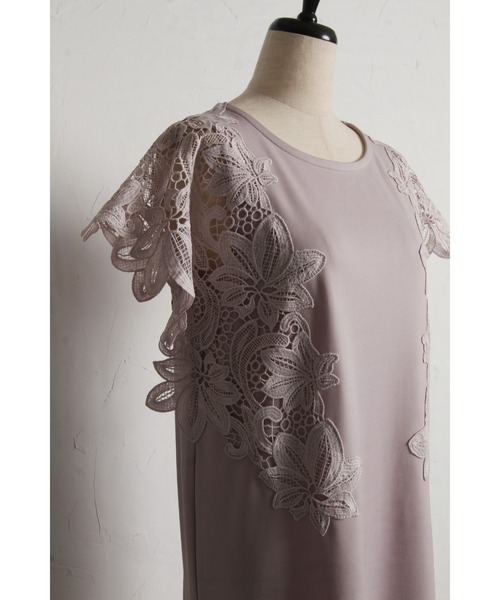 tocco closet(トッコ クローゼット)の「接触冷感♪サイドフラワーレース付きカットソーワンピース(ワンピース・レディース・グレイッシュベージュ/カーキ/ピンク/オフホワイト・M)」の20枚目の写真