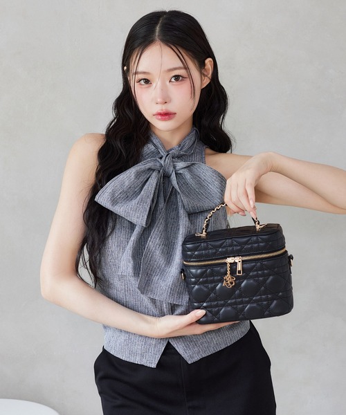 one after another NICE CLAUP（ワンアフターアナザーナイスクラップ）の「【新色追加】チャーム付きキルティングバニティバッグ（ショルダーバッグ・レディース・ブラック系その他/ピンク/ブラック系その他2/アイボリー/ブラック/サックスブルー・FREE）」の14枚目の写真