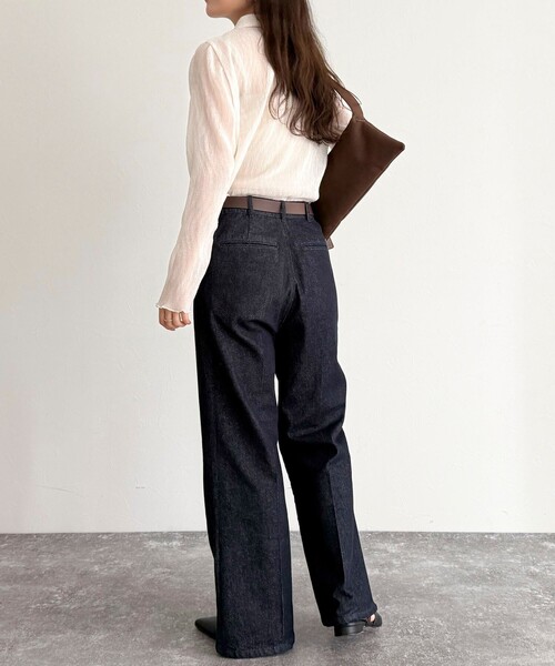 fredy emue（フレディエミュ）の「センタープレスデニムスラックス（デニムパンツ・レディース・ネイビー・34/38/36）」の8枚目の写真