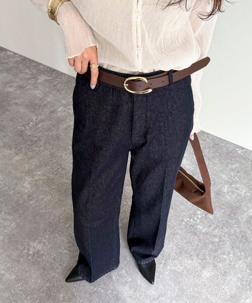 fredy emue（フレディエミュ）の「センタープレスデニムスラックス（デニムパンツ・レディース・ネイビー・34/38/36）」の18枚目の写真