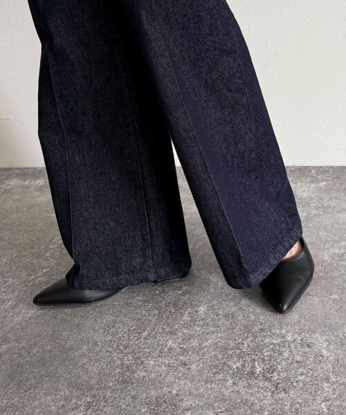 fredy emue（フレディエミュ）の「センタープレスデニムスラックス（デニムパンツ・レディース・ネイビー・34/38/36）」の3枚目の写真
