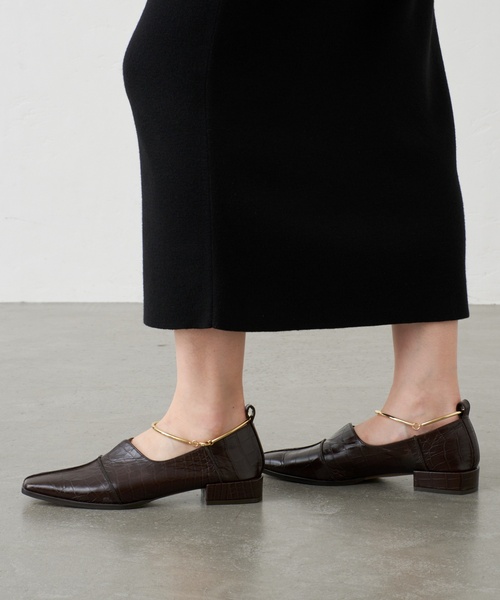 追加》GRISEレザースクエアクロスシームアンクルフラット