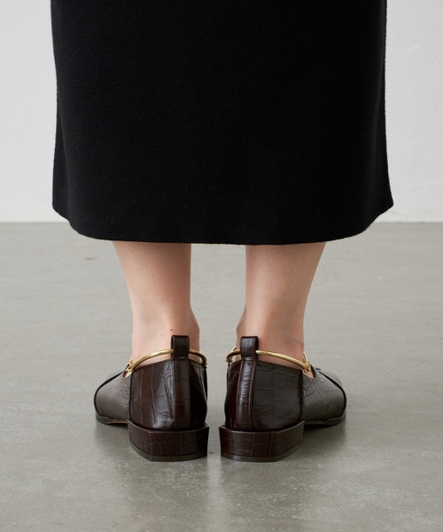 追加》GRISEレザースクエアクロスシームアンクルフラット