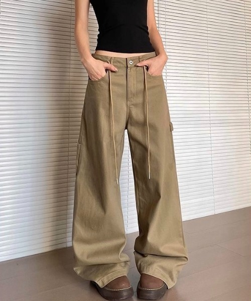 LADY LIKE(レディライク)の「バック刺繍入りペインターパンツ(チノパンツ・レディース・ダークベージュ/ネイビー・M/L/S)」の8枚目の写真