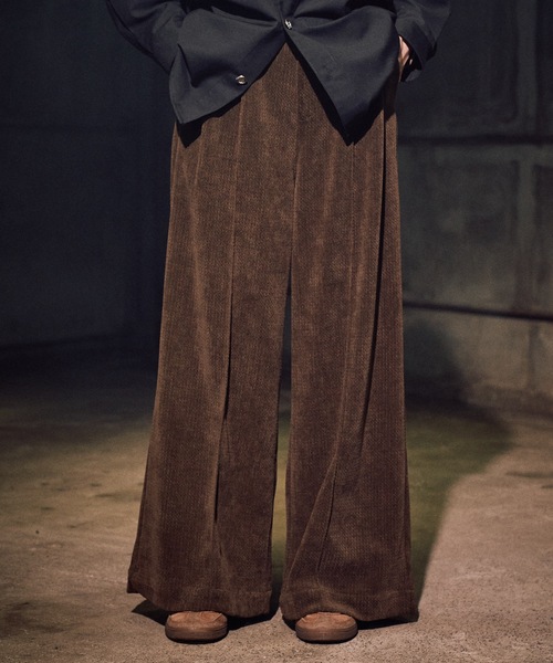 CASPER JOHN（キャスパージョン）の「Drape corduroy pants / ドレープコーデュロイパンツ（スラックス・メンズ・チャコールグレー/グレイッシュベージュ/ブラック/アイボリー/グリーン/ブラウン・LARGE/MEDIUM/SMALL/X-SMALL）」の7枚目の写真