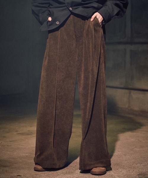 CASPER JOHN（キャスパージョン）の「Drape corduroy pants / ドレープコーデュロイパンツ（スラックス・メンズ・チャコールグレー/グレイッシュベージュ/ブラック/アイボリー/グリーン/ブラウン・LARGE/MEDIUM/SMALL/X-SMALL）」の11枚目の写真