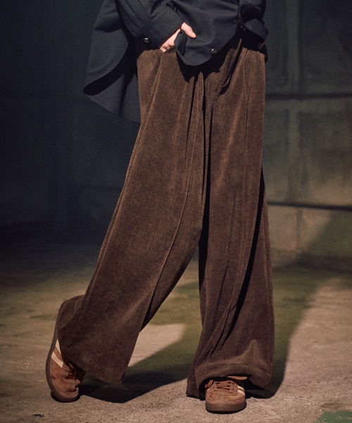 CASPER JOHN（キャスパージョン）の「Drape corduroy pants / ドレープコーデュロイパンツ（スラックス・メンズ・チャコールグレー/グレイッシュベージュ/ブラック/アイボリー/グリーン/ブラウン・LARGE/MEDIUM/SMALL/X-SMALL）」の13枚目の写真