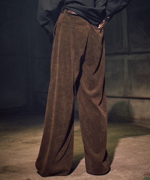 CASPER JOHN（キャスパージョン）の「Drape corduroy pants / ドレープコーデュロイパンツ（スラックス・メンズ・チャコールグレー/グレイッシュベージュ/ブラック/アイボリー/グリーン/ブラウン・LARGE/MEDIUM/SMALL/X-SMALL）」の12枚目の写真