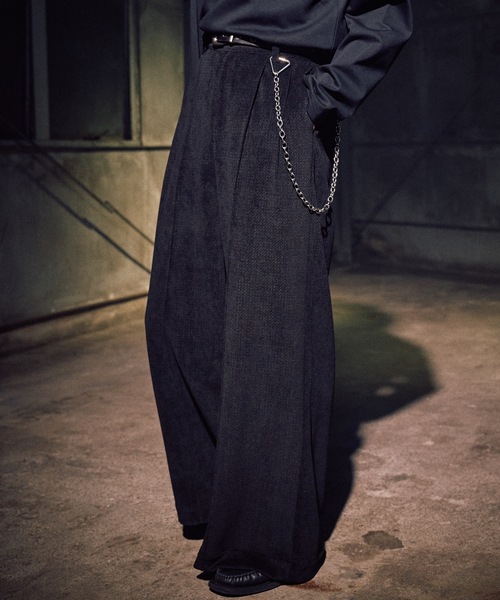 CASPER JOHN（キャスパージョン）の「Drape corduroy pants / ドレープコーデュロイパンツ（スラックス・メンズ・チャコールグレー/グレイッシュベージュ/ブラック/アイボリー/グリーン/ブラウン・LARGE/MEDIUM/SMALL/X-SMALL）」の19枚目の写真