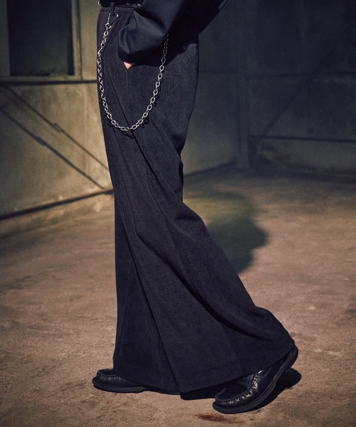 CASPER JOHN（キャスパージョン）の「Drape corduroy pants / ドレープコーデュロイパンツ（スラックス・メンズ・チャコールグレー/グレイッシュベージュ/ブラック/アイボリー/グリーン/ブラウン・LARGE/MEDIUM/SMALL/X-SMALL）」の17枚目の写真