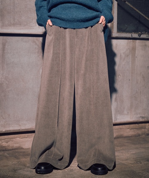 CASPER JOHN（キャスパージョン）の「Drape corduroy pants / ドレープコーデュロイパンツ（スラックス・メンズ・チャコールグレー/グレイッシュベージュ/ブラック/アイボリー/グリーン/ブラウン・LARGE/MEDIUM/SMALL/X-SMALL）」の22枚目の写真