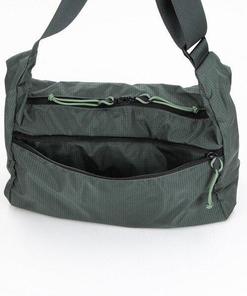 MYSTERY RANCH（ミステリーランチ）の「MYSTERY RANCH/ミステリーランチ INDIE（ショルダーバッグ・メンズ・ブラック/グレー/ベージュ・ONE SIZE）」の11枚目の写真