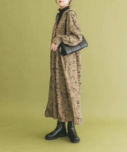 ITEMS URBANRESEARCH(アイテムズ アーバンリサーチ)の「フラワープリントワンピース(ワンピース・レディース・ブラック/ブラウン・FREE)」の2枚目の写真