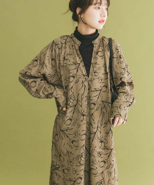 ITEMS URBANRESEARCH(アイテムズ アーバンリサーチ)の「フラワープリントワンピース(ワンピース・レディース・ブラック/ブラウン・FREE)」の6枚目の写真
