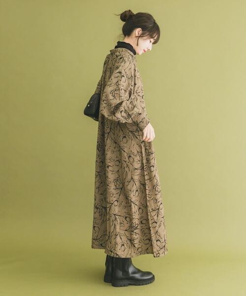ITEMS URBANRESEARCH(アイテムズ アーバンリサーチ)の「フラワープリントワンピース(ワンピース・レディース・ブラック/ブラウン・FREE)」の9枚目の写真