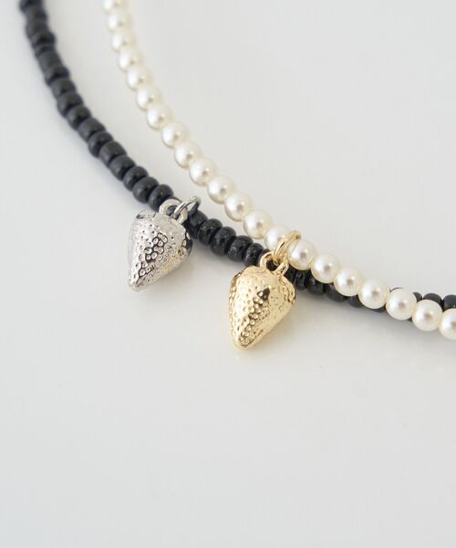 earth music&ecology（アースミュージックアンドエコロジー）の「モチーフワンタッチチョーカー（チョーカー・レディース・シルバー/ゴールド・F）」の3枚目の写真