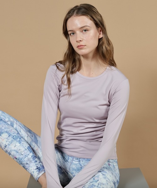 Julier Yoga and Relax(ジュリエヨガアンドリラックス)の「Julier ジェントルスムースロングスリーブプルオーバー(Tシャツ/カットソー・レディース・ベージュ/チャコール/ラベンダー・1/0)」の7枚目の写真