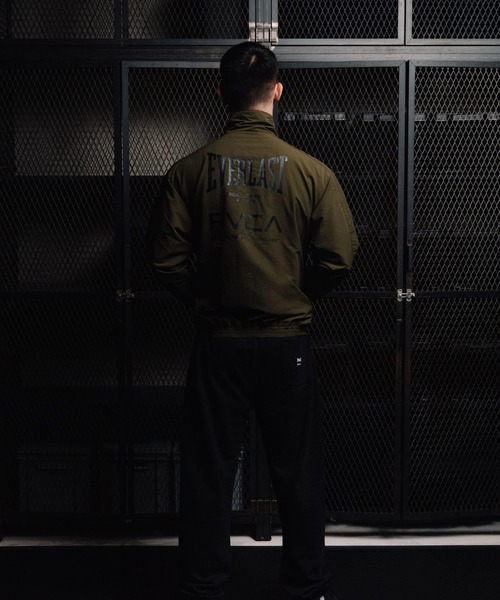 EVERLAST(スポーツ・ライフスタイル)(エバーラスト)の「RVCA メンズ RVCA×EVERLAST LIGHT JACKET ジャケット 【2025年秋冬モデル】/ルーカエバーラストコラボブルゾン(ブルゾン・メンズ・オリーブ/ブラック・X-LARGE/LARGE/MEDIUM/SMALL)」の5枚目の写真