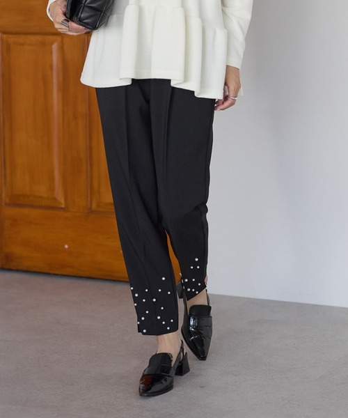 Neige（ネージュ）の「ランダム裾パールパンツ（スラックス・レディース・ブラック/ピンク・ONE SIZE）」の2枚目の写真