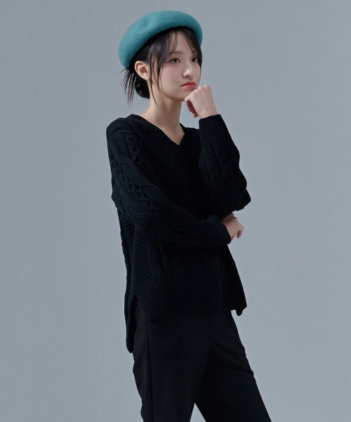 CHASECULT(チェイスカルト)の「レディース Vネックケーブルニット-CFRG5276D03(ニット/セーター・レディース・ブラック・85/90)」の3枚目の写真