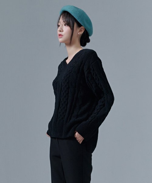 CHASECULT(チェイスカルト)の「レディース Vネックケーブルニット-CFRG5276D03(ニット/セーター・レディース・ブラック・85/90)」の4枚目の写真
