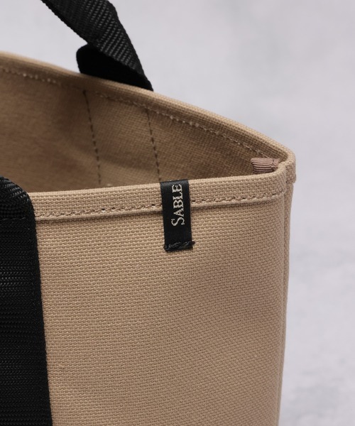 WALK IN CLOSET(ウォークインクローゼット)の「【 SABLE CLUTCH】BIG TAG CANVAS TOTE (M) - 富士金梅(帆布/キャンバストートバッグ)(ショルダーバッグ・メンズ・ベージュ系その他3/ベージュ系その他/ベージュ系その他2/ベージュ系その他4・ONE SIZE)」の8枚目の写真