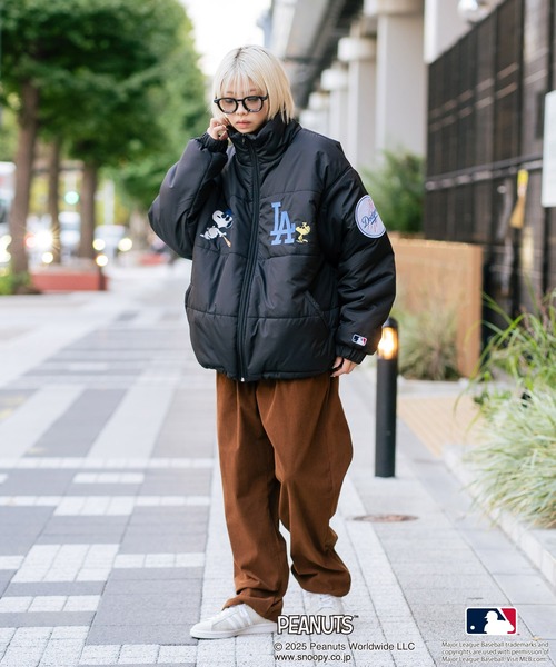 MLB(メジャーリーグベースボール)の「【PEANUTS×MLB】オリジナルデザイン スタンドナイロンパファージャケット 中綿ジャケット ヤンキース ドジャース ホワイトソックス(ブルゾン・メンズ・ブラック系その他2/ブラック系その他/グレー系その他3・X-LARGE/MEDIUM/LARGE)」の15枚目の写真