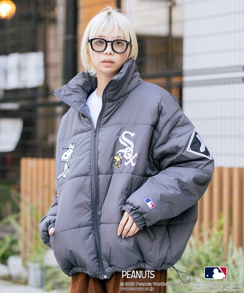 MLB(メジャーリーグベースボール)の「【PEANUTS×MLB】オリジナルデザイン スタンドナイロンパファージャケット 中綿ジャケット ヤンキース ドジャース ホワイトソックス(ブルゾン・メンズ・ブラック系その他2/ブラック系その他/グレー系その他3・X-LARGE/MEDIUM/LARGE)」の5枚目の写真