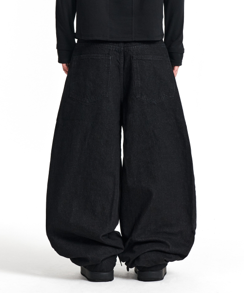 KICHUL(キチョル)の「BASIC BALLOON DENIM PANTS (BLACK)(デニムパンツ・レディース・その他・X-SMALL/SMALL/MEDIUM/LARGE)」の3枚目の写真