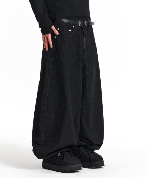 KICHUL(キチョル)の「BASIC BALLOON DENIM PANTS (BLACK)(デニムパンツ・レディース・その他・X-SMALL/SMALL/MEDIUM/LARGE)」の4枚目の写真