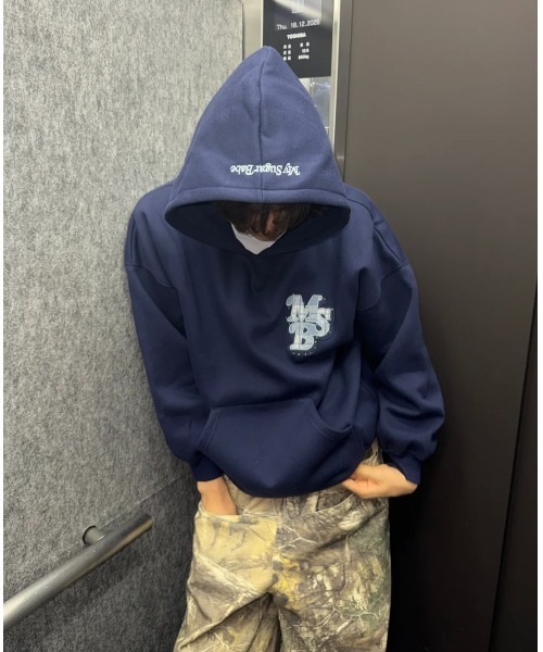 My sugar Babe（マイシュガーベイブ）の「line stone applique hoodie（パーカー・メンズ・オフホワイト/グレー/ピンク系/ダークブラウン/ネイビー系・MEDIUM/LARGE）」の16枚目の写真