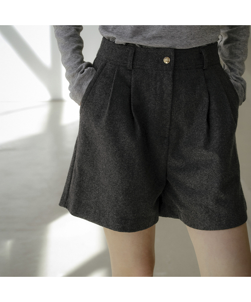 KNOWNBETTER（ノウンベター）の「Wool blend two-tuck short [KNFW04PT02]_[2color]（その他パンツ・レディース・ブラウン/チャコール・SMALL/MEDIUM）」の2枚目の写真