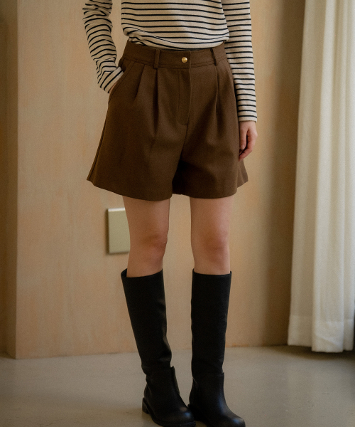 KNOWNBETTER（ノウンベター）の「Wool blend two-tuck short [KNFW04PT02]_[2color]（その他パンツ・レディース・ブラウン/チャコール・SMALL/MEDIUM）」の3枚目の写真