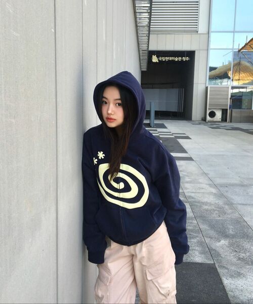 AMOU（アモウ）の「Molly Hoodie Zip-Up WHITE MELANGE（パーカー・レディース・その他・1/2）」の12枚目の写真
