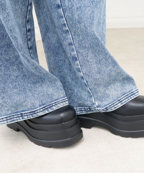 CECIL McBEE(セシルマクビー)の「裏起毛デニムワイドイージーパンツ(デニムパンツ・レディース・ブラック/ライトブルー・MEDIUM/LARGE)」の3枚目の写真