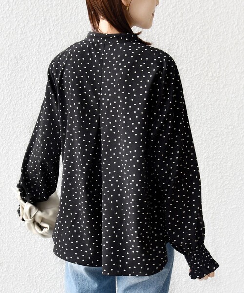 【WEB限定】〈手洗い可能〉ドット 花柄 袖 シャーリング ブラウス WEB限定】〈手洗い可能〉ドット 花柄 袖 シャーリング ブラウス