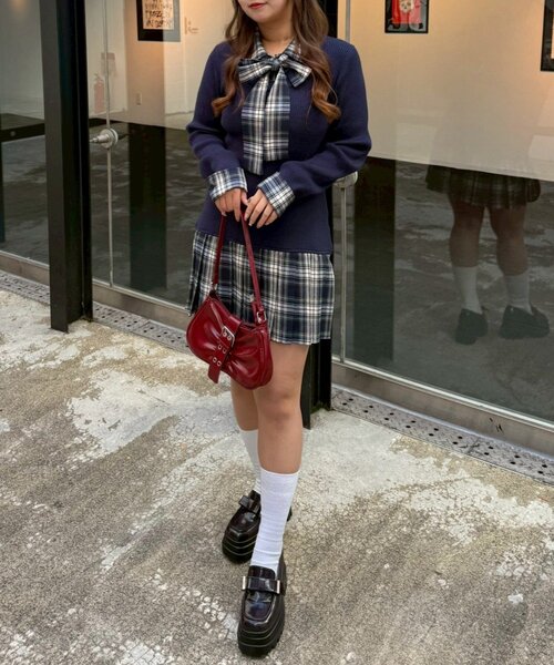 continuer de NICE CLAUP（コンティニューデナイスクラップ）の「裾プリーツドッキングミニワンピ（ワンピース・レディース・ブラウン/トップグレー/ネイビー・FREE）」の4枚目の写真
