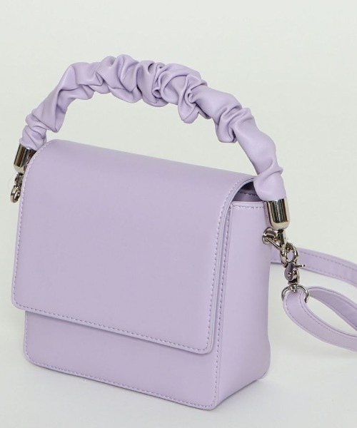 GORGE(ゴージ)の「《くしゅっと持ち手が可愛い》レディース フェイクレザー 2WAYミニショルダー 上品見え セカンドバッグ 春夏秋冬(ショルダーバッグ・レディース・ホワイト/ブラック/パープル・F)」の3枚目の写真