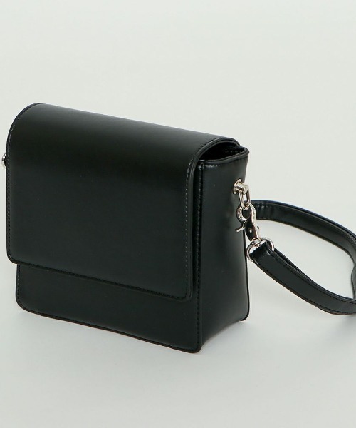 GORGE(ゴージ)の「《くしゅっと持ち手が可愛い》レディース フェイクレザー 2WAYミニショルダー 上品見え セカンドバッグ 春夏秋冬(ショルダーバッグ・レディース・ホワイト/ブラック/パープル・F)」の4枚目の写真